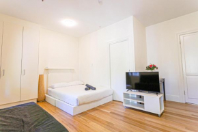 Elegant Studio Apartment with Balcony Surry Hills 6, Sydney